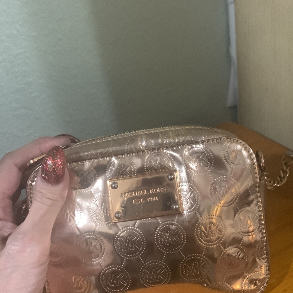 Michael Kors, Gold Embossed Crossbody